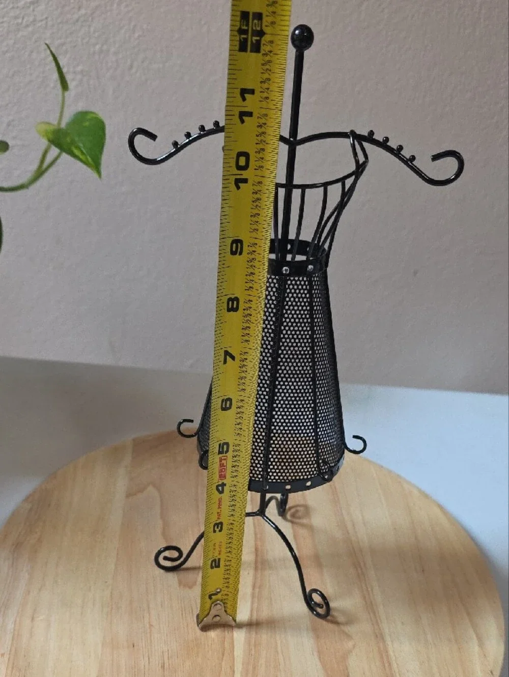 Metal wire dress form jewelry rack